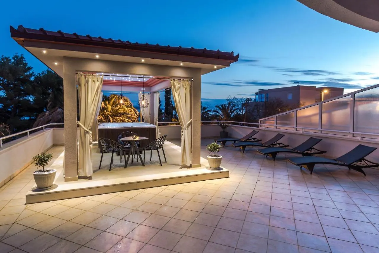 Family Apartment With Huge Terrace And Hot Tub - Franka Split