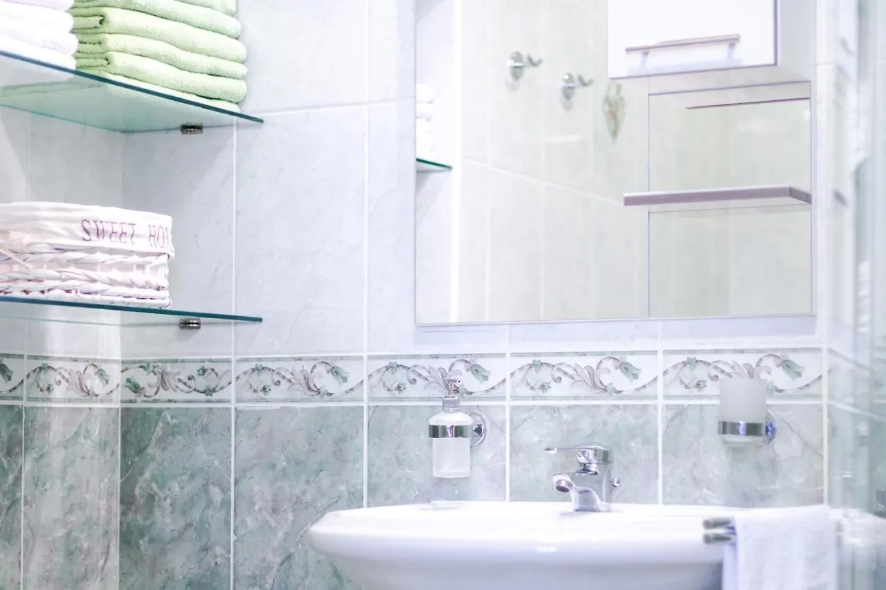 Family Apartment With Huge Terrace And Hot Tub - Franka Сплит