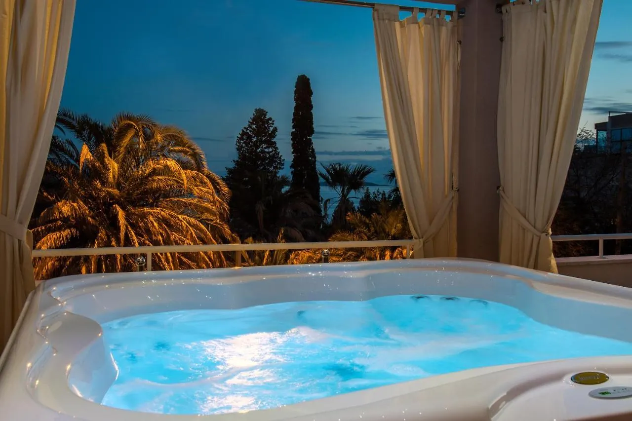 Family Apartment With Huge Terrace And Hot Tub - Franka Split Croatia