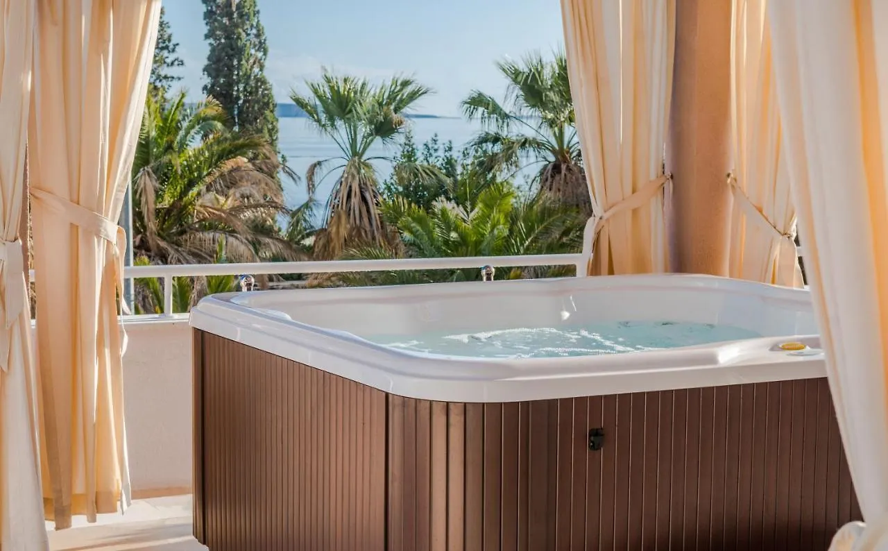 Family Apartment With Huge Terrace And Hot Tub - Franka Split Croatia