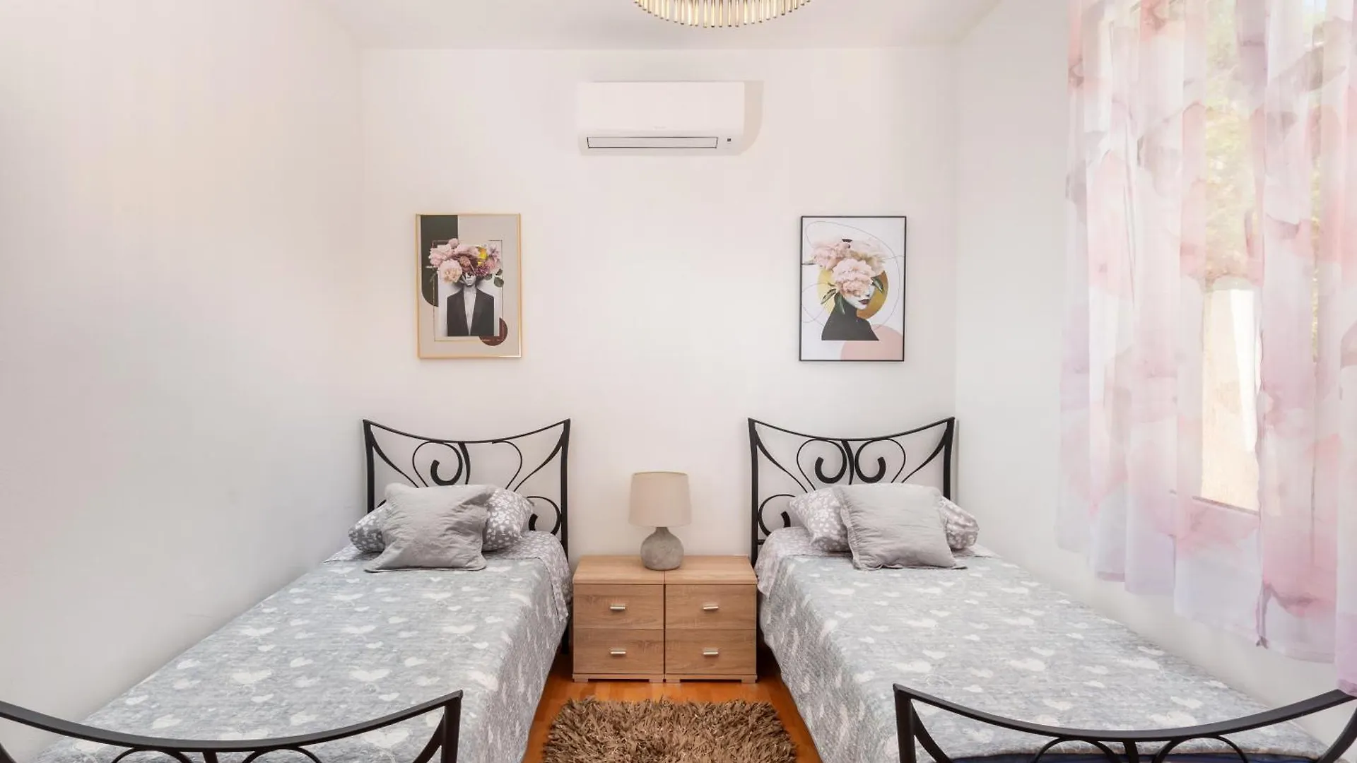 Family Apartment With Huge Terrace And Hot Tub - Franka 스플리트