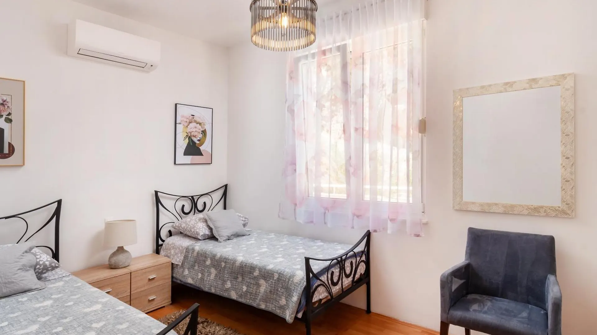 Family Apartment With Huge Terrace And Hot Tub - Franka Split 0*,  Croatia